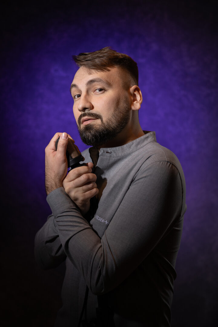 Nikita Gorbunov mit Mikrofon_c-Valentin Gienger_2021