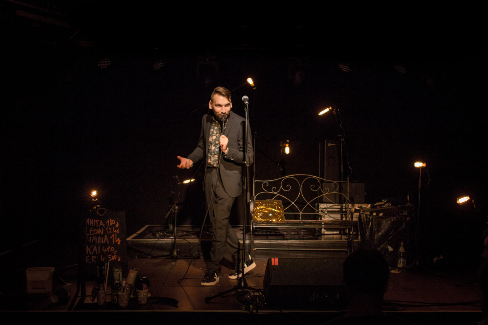 Nikita Gorbunov performt beim Slam auf der Couch 1_c-Isabel Thalhäuser_2019